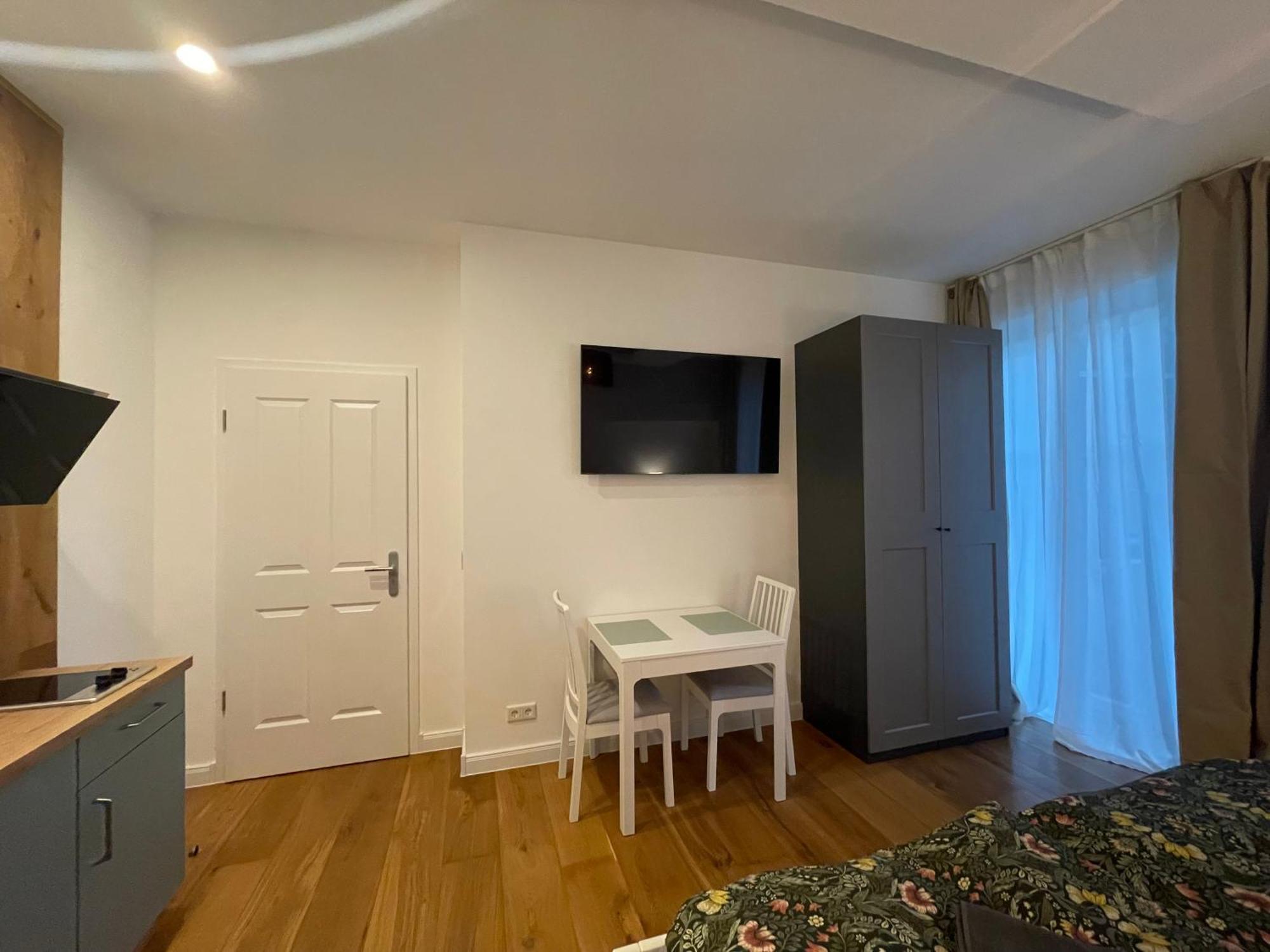 Boutique Hotel Pension Luisengruen Kueche 1Gbs Wlan Netflix Disney Magentatv ケムニッツ エクステリア 写真