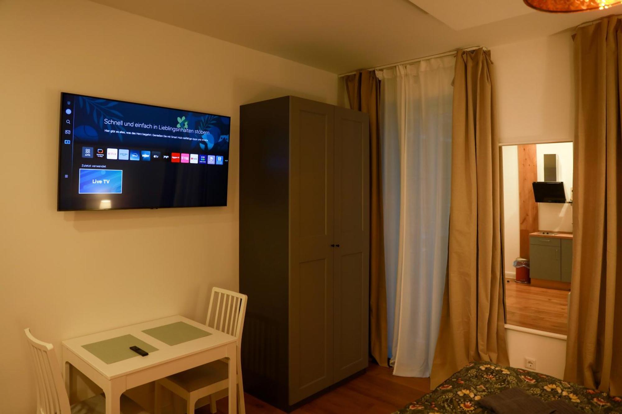 Boutique Hotel Pension Luisengruen Kueche 1Gbs Wlan Netflix Disney Magentatv ケムニッツ エクステリア 写真