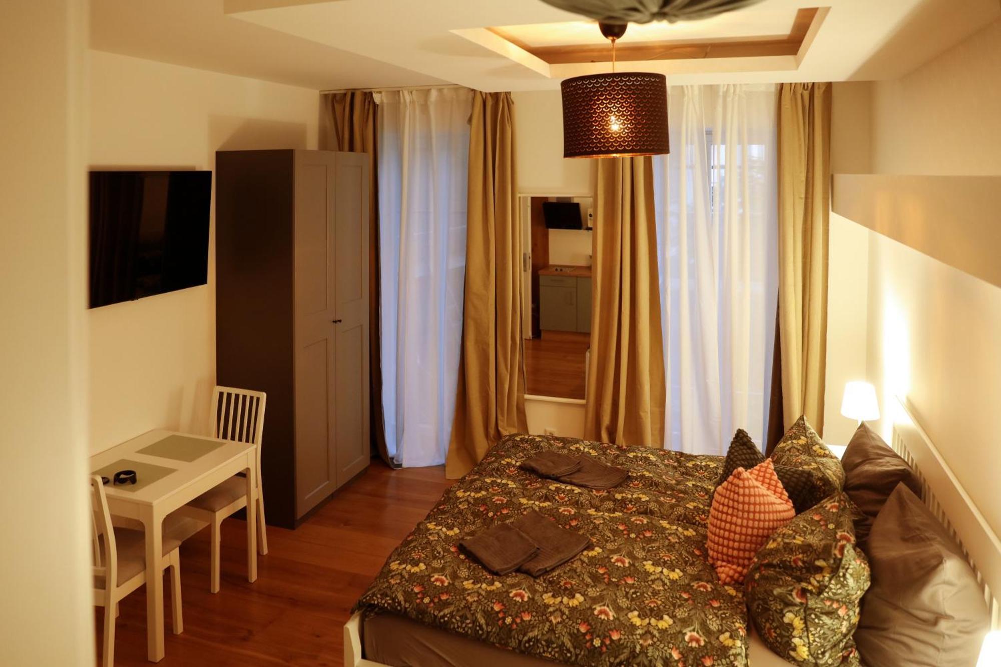 Boutique Hotel Pension Luisengruen Kueche 1Gbs Wlan Netflix Disney Magentatv ケムニッツ エクステリア 写真